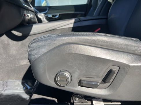 Used 2020 Volvo XC90 T5 Momentum w/ Protection Package Premier image 28