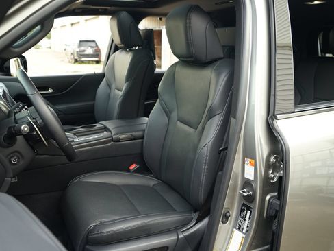 Used 2024 Lexus LX 600 4WD w/ Appearance Package image 3