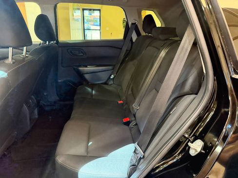 Used 2025 Nissan Rogue S image 14