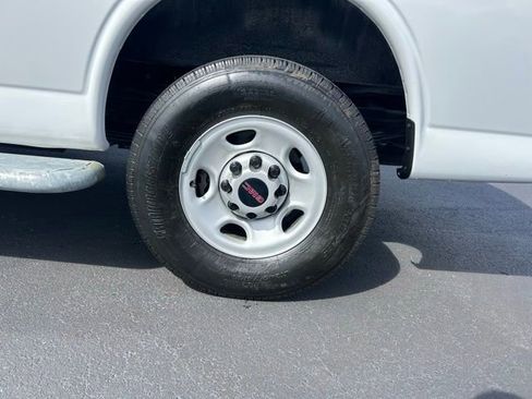 Used 2024 GMC Savana 2500 w/ Driver Convenience Package image 10