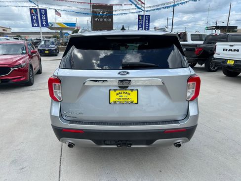 Used 2022 Ford Explorer Limited w/ Equipment Group 301A RWD image 4