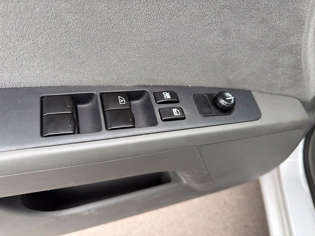 Used 2009 Nissan Sentra 2.0 S FWD image 8