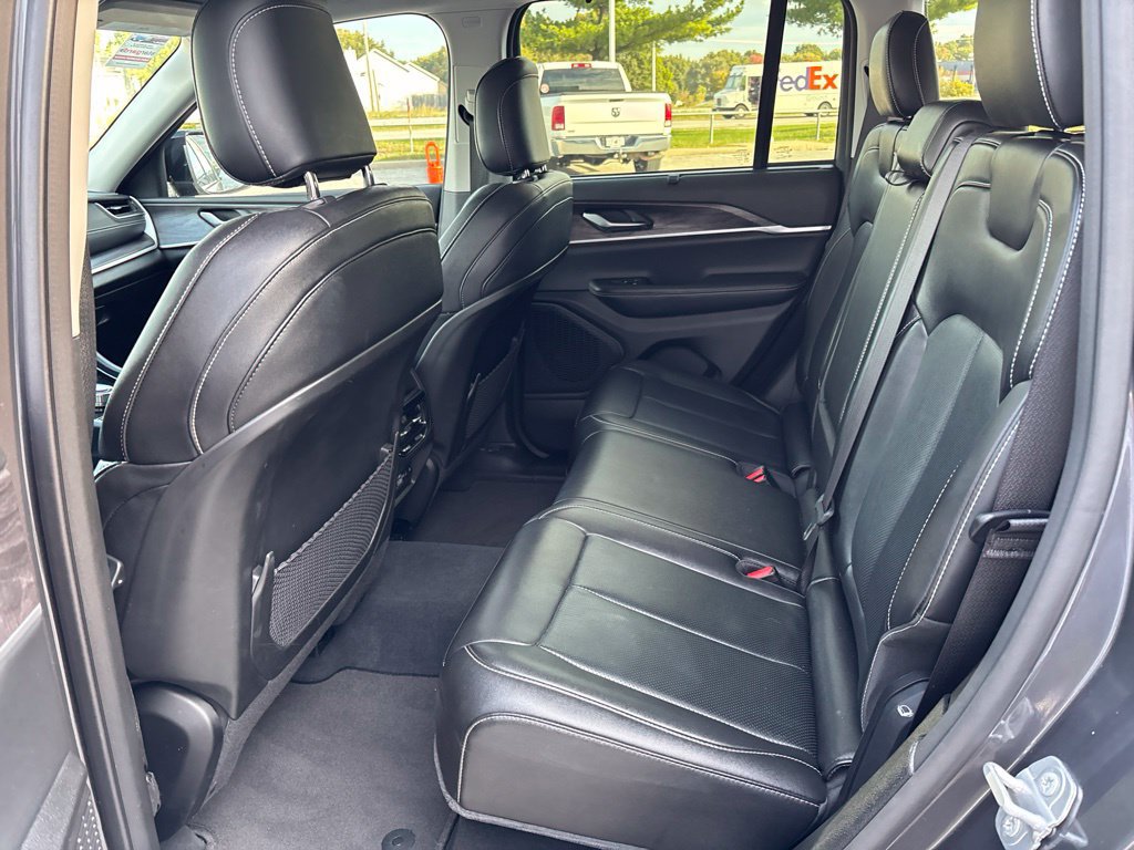 Used 2023 Jeep Grand Cherokee Limited w/ Luxury Tech Group II RWD image 14