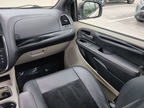 Used 2018 Dodge Grand Caravan SXT FWD image 17