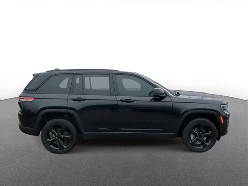 Certified 2024 Jeep Grand Cherokee Limited w/ Black Appearance Package image 9