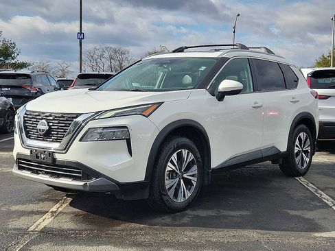 Used 2022 Nissan Rogue SV w/ SV Premium Package image 3