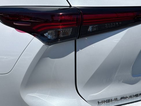Certified 2024 Toyota Highlander XSE FWD image 37