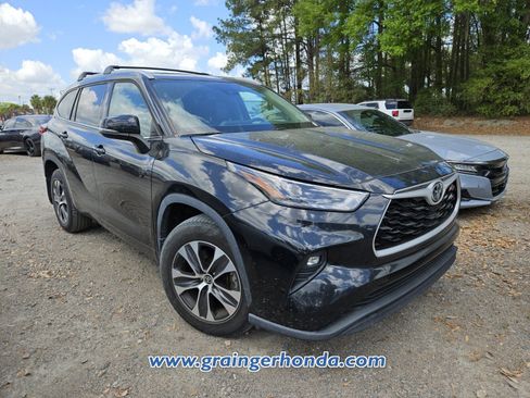 Used 2022 Toyota Highlander XLE image 4