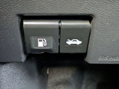 Used 2023 Nissan Kicks SR image 23