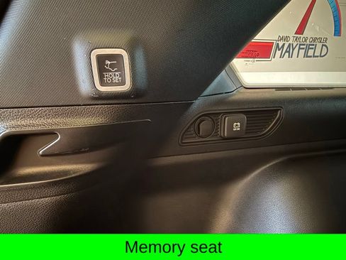 Used 2025 Jeep Grand Cherokee Limited w/ Luxury Tech Group II AWD/4WD image 7