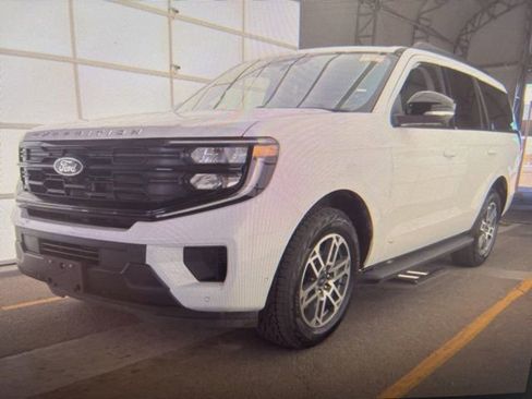 Used 2025 Ford Expedition Active image 21