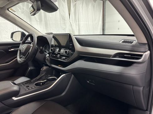 Used 2025 Toyota Highlander XLE AWD/4WD image 67
