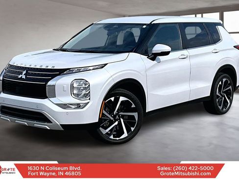 Used 2023 Mitsubishi Outlander SE AWD/4WD image 1