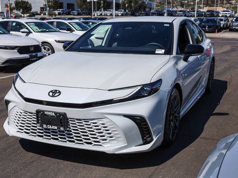 Used 2025 Toyota Camry XSE FWD image 18