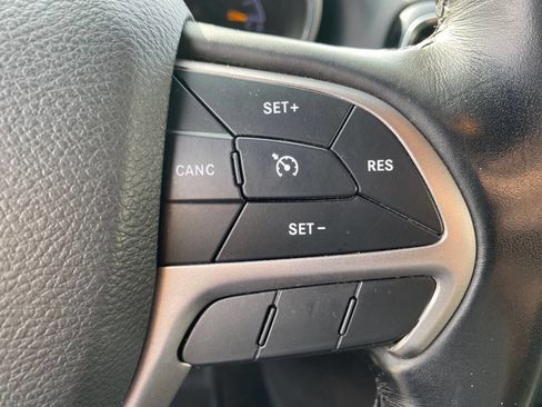 Used 2020 Jeep Grand Cherokee Laredo w/ Quick Order Package 2BN North image 28