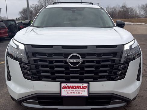 New 2026 Nissan Pathfinder SL image 3