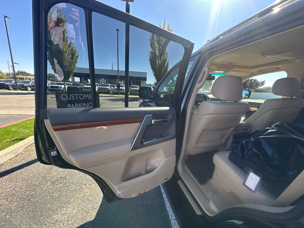 Used 2015 Toyota Land Cruiser AWD/4WD image 8