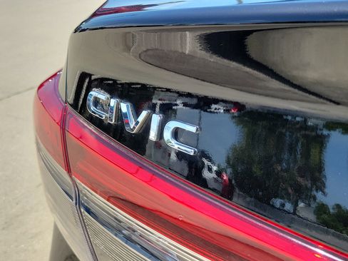 Used 2023 Honda Civic Sport image 8