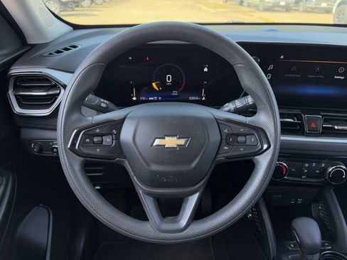 Used 2025 Chevrolet TrailBlazer LT AWD/4WD image 14