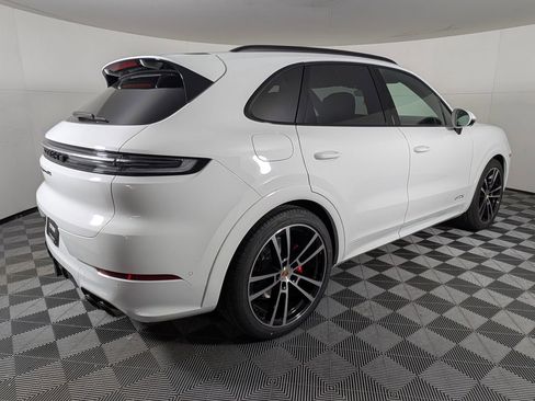 New 2026 Porsche Cayenne GTS image 7