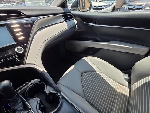 Used 2019 Toyota Camry SE w/ Carpet Mat Package FWD image 34