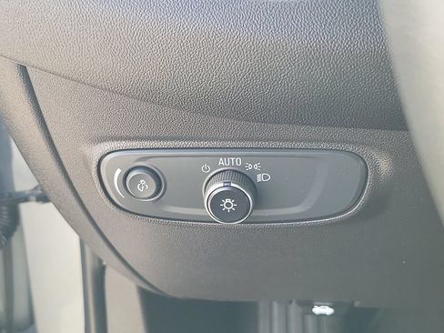 Used 2023 Chevrolet Equinox LT FWD image 19