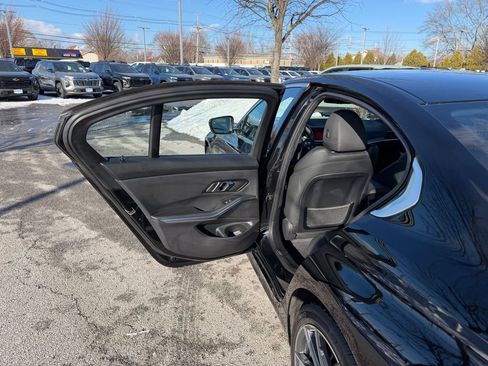 Used 2019 BMW 330i xDrive Sedan w/ Convenience Package image 17