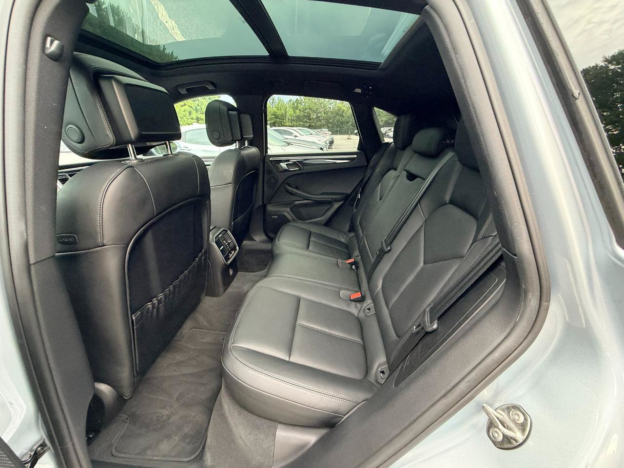 Used 2017 Porsche Macan AWD/4WD image 11