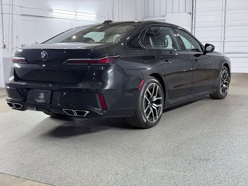 Used 2023 BMW 760i xDrive w/ Executive Package image 7