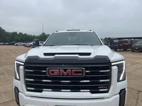 Used 2024 GMC Sierra 2500 AT4 w/ Technology Package AWD/4WD image 5