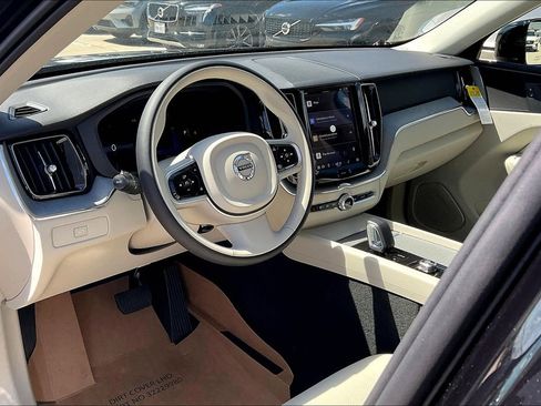 Certified 2025 Volvo XC60 B5 Plus w/ Protection Package Premier image 20