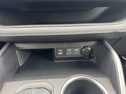 Used 2022 Toyota Highlander XLE image 24