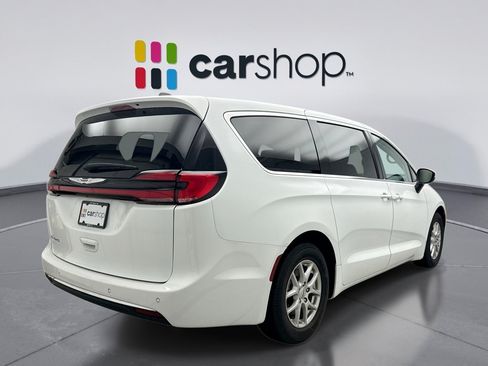 Used 2023 Chrysler Pacifica Touring-L FWD image 5