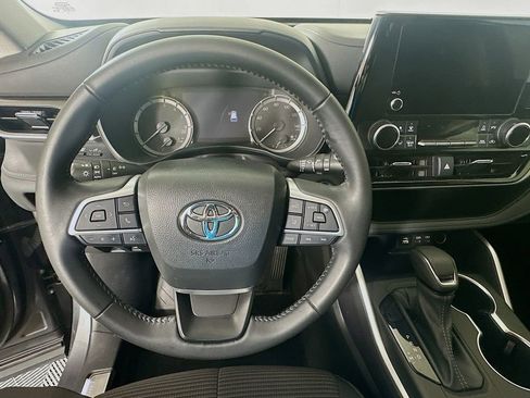 Used 2023 Toyota Highlander LE image 11
