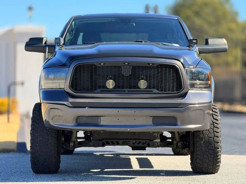 Used 2018 RAM 1500 Classic SLT image 3