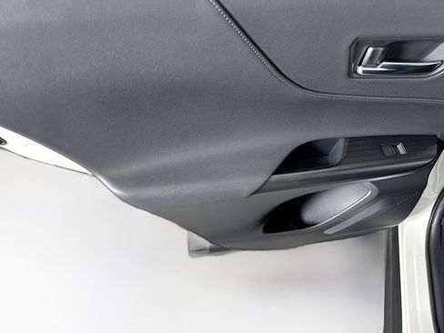 Used 2021 Toyota Venza LE image 27