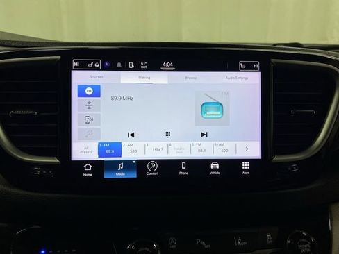 Used 2022 Chrysler Pacifica Touring-L image 17