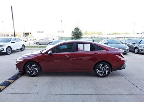Certified 2025 Hyundai Elantra Limited FWD image 6