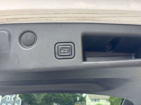 Used 2022 Chevrolet Equinox Premier image 13