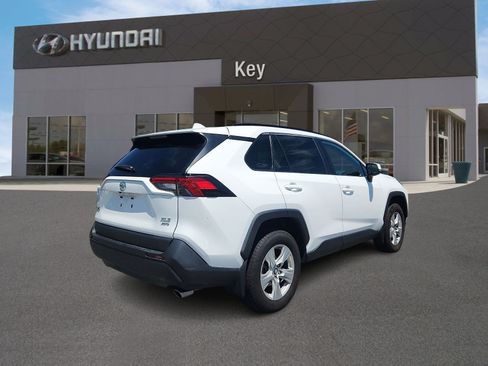 Used 2021 Toyota RAV4 XLE w/ Convenience Package AWD/4WD image 4