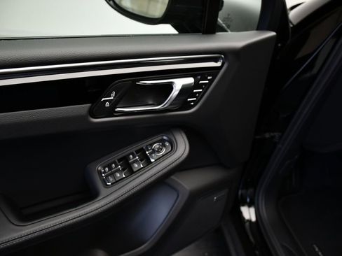 New 2026 Porsche Macan AWD/4WD image 5