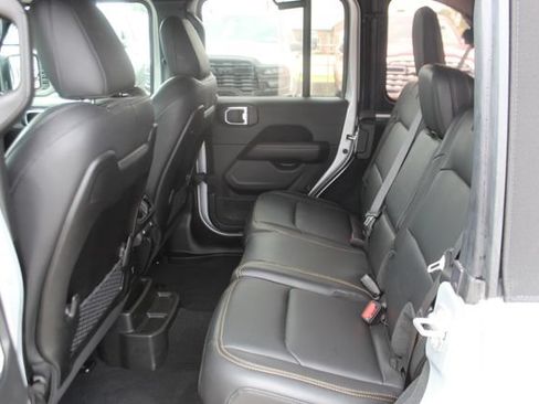 Used 2024 Jeep Wrangler Unlimited Sahara w/ Technology Group AWD/4WD image 25