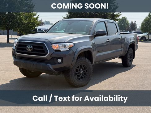 Used 2022 Toyota Tacoma SR5 w/ Black Out Package (TMS) AWD/4WD image 3