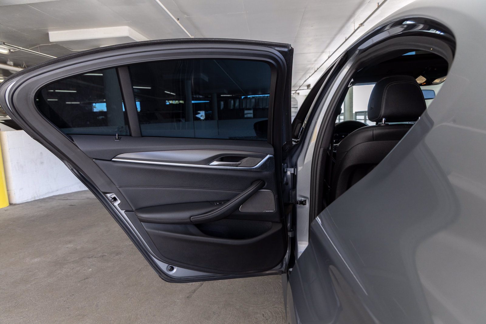 Used 2023 BMW 540i w/ M Sport Package RWD image 17