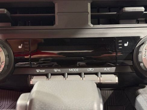 Certified 2025 Toyota Tacoma TRD Off-Road AWD/4WD image 26