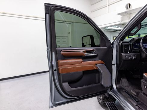 Used 2024 GMC Sierra 2500 Denali Ultimate AWD/4WD image 35