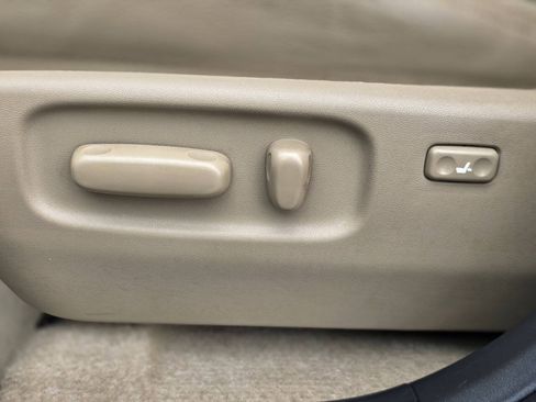 Used 2010 Toyota RAV4 Limited AWD/4WD image 18