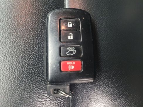 Used 2019 Toyota Highlander XLE w/ Protection Package #3 AWD/4WD image 32