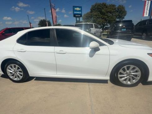 Used 2024 Toyota Camry LE AWD/4WD image 9