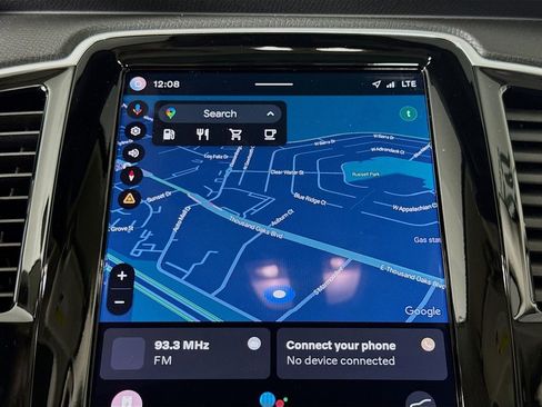 Certified 2025 Volvo XC90 B6 Plus image 13